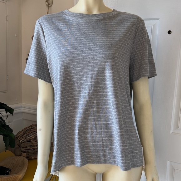 𝅺nwt Banana Republic Short Sleeve Gray & White Stripe Pleated Back Top L - Picture 1 of 12